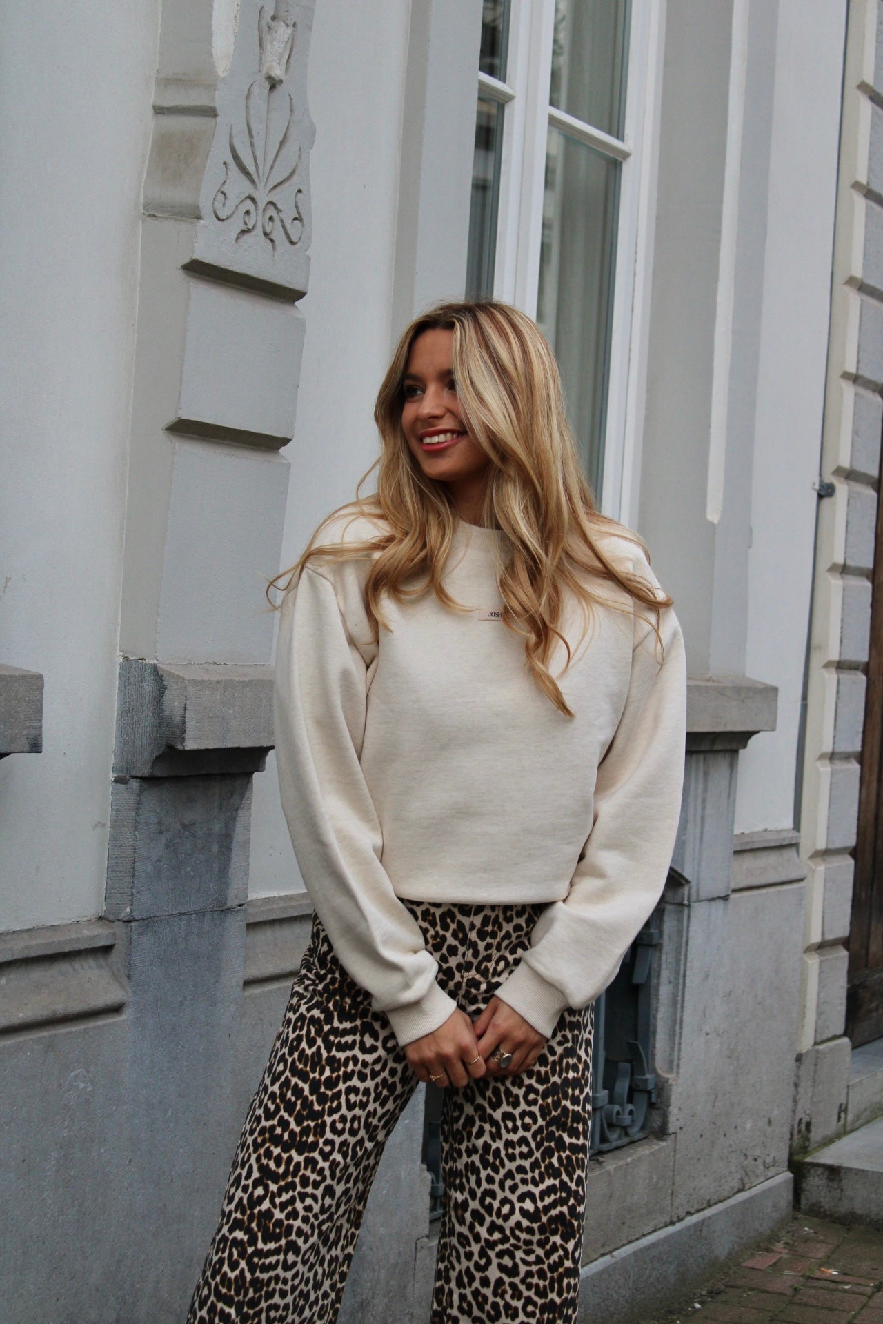 EBAH SWEATER
