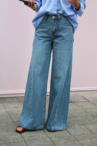 BARNES JEANS