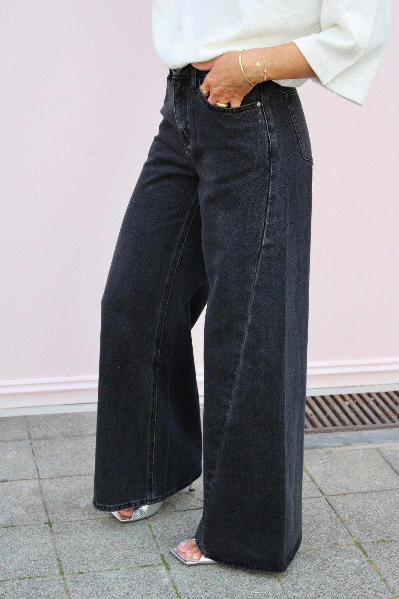 BARNES JEANS